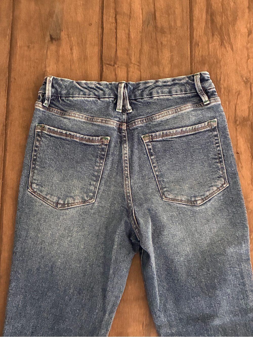 Good American Good Classic High Rise Flare Jeans in Blue Medium Wash - Size 8 - Picture 5 of 15